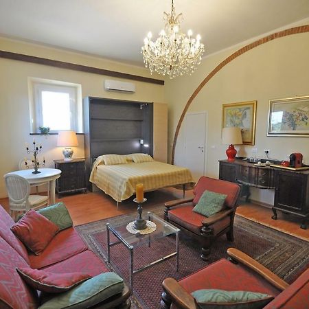 La Stanza Del Podere Isabella Hotel Сан Винченцо Екстериор снимка