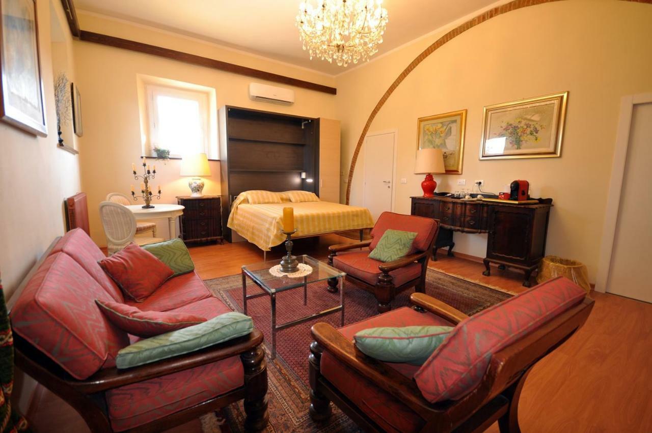 La Stanza Del Podere Isabella Hotel Сан Винченцо Екстериор снимка